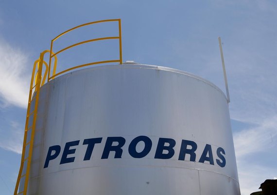 Petroleiros iniciam greve; Petrobras quer garantir abastecimento