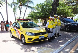 Com loló em carro, jovem detido nega ser revistado por ser “cabeleireiro de artistas”