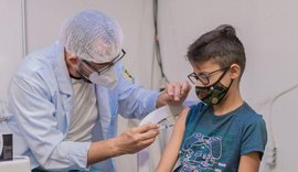 Em Maceió, vacinação contra Covid-19 é intensificada nas escolas e associações comunitárias