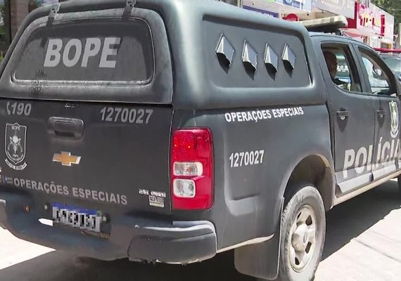 Terror no Vergel: homem tranca família e ameaça com facão