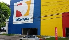 Unidade do supermercado Unicompra em Ponta Verde é fechada pela Prefeitura