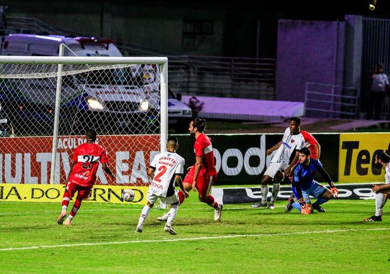 Gamalho marca décimo gol da temporada e garante vitória do CRB