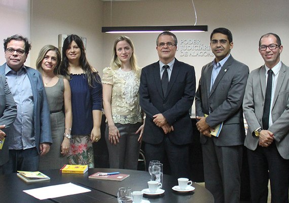TJ firma convênio com faculdades para estudantes atuarem em conciliações