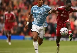 Liverpool sai atrás duas vezes e fica no empate com o Forest em casa
