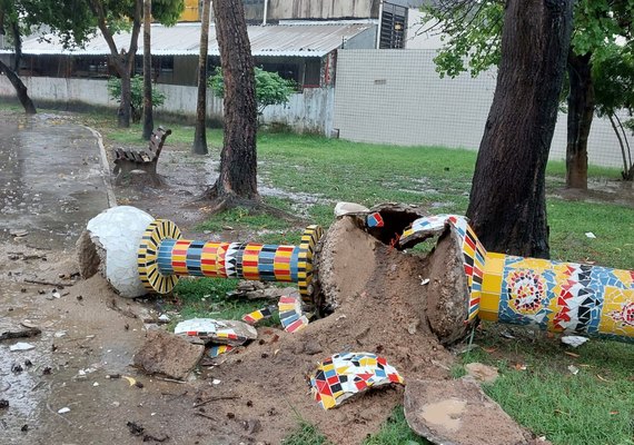 Escultura em homenagem à psiquiatra Nise da Silveira desaba devido às fortes chuvas em Maceió