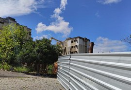 Prédio com risco de desabamento é demolido no Pinheiro nesta quarta-feira (19)