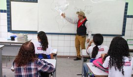 Professor usa criatividade para dinamizar aulas de História