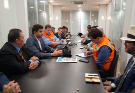 Rui Palmeira apresenta proposta de moradia em reunião