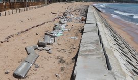 Anunciadas como ‘definitivas’ pela prefeitura de Maceió, obras de contenção do Mar não resistem ao vento e a maré