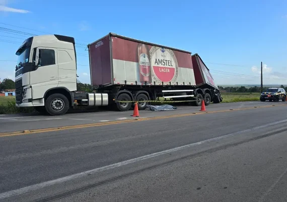 Pedestre morre após ser atropelado por carreta na BR-101, em Junqueiro