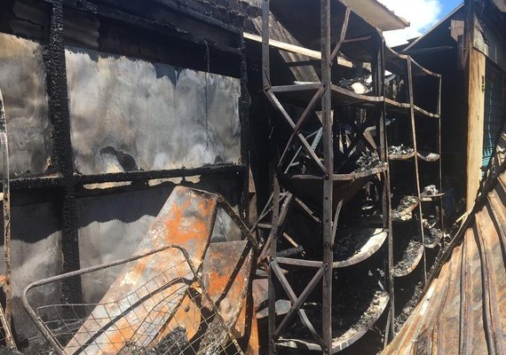 Incêndio destrói barracas do Mercado da Produção de Maceió