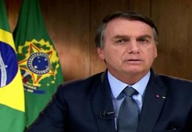 Bolsonaro diz que imprensa politizou o vírus da Covid-19