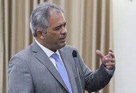 Depois de montar chapa “para outros”, deputado agora corre atrás de votos da sua reeleição