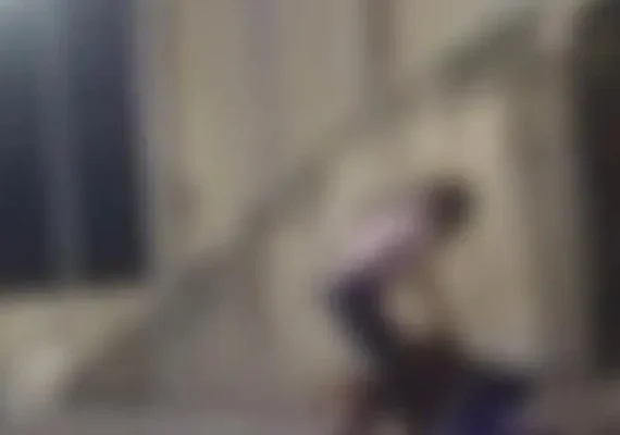 Polícia prende mulher flagrada agredindo mãe de 72 anos em Viçosa