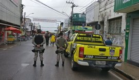 Polícia restringe acesso de pessoas ao Centro de Arapiraca