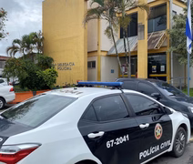 Pai é preso após atirar bebê de 5 meses na calçada durante briga no RJ