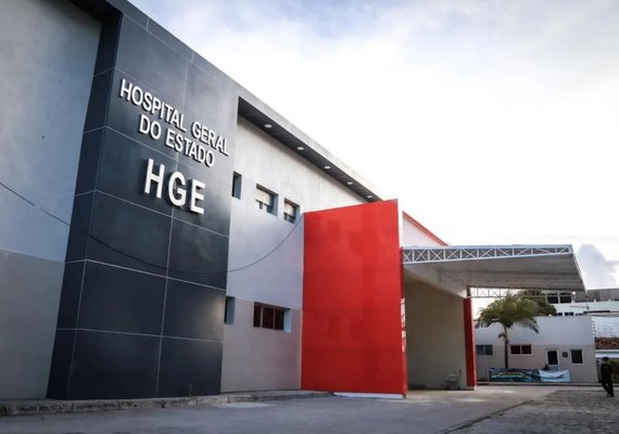 Homem é assassinado com tiros de arma de fogo na praça Lions, em Maceió