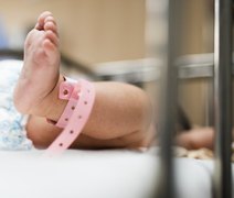 Lei que estende licença e salário-maternidade por 120 dias após alta hospitalar é sancionada