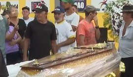 Caixão de uma das vítimas de acidente em Tapera é lacrado para velório