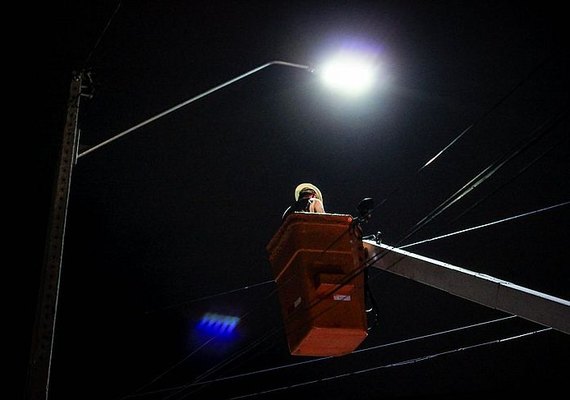 Campos e quadras terão iluminação reduzida para evitar aglomerações