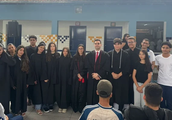 MP de Alagoas leva júri simulado sobre feminicídio a escola de Santana do Ipanema para conscientizar jovens