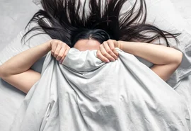 'No osso': saiba os benefícios de dormir sem roupa para a qualidade do sono