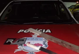 Suspeito de matar vizinho a pauladas resiste à prisão e ameaça policiais em Arapiraca
