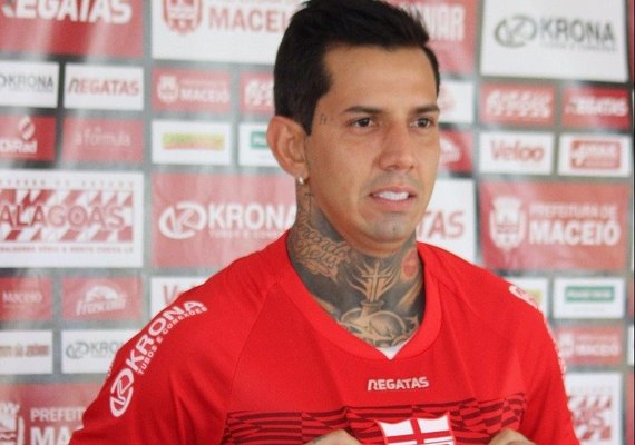 CRB anuncia saída do zagueiro Victor Ramos por meio de acordo