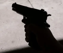 Homem é preso por porte ilegal de arma durante abordagem na Jatiúca