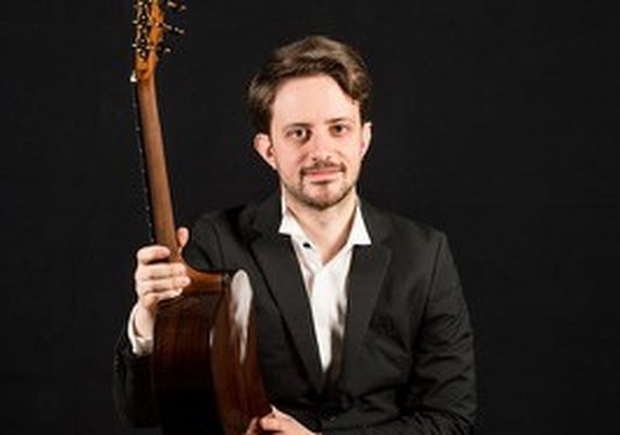 Músico italiano participa de festival de violão da UFAL