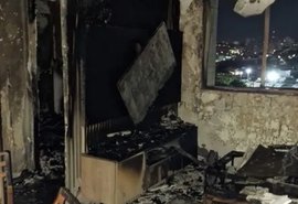 Incêndio destrói apartamento em condomínio do Prado e mobiliza 30 bombeiros