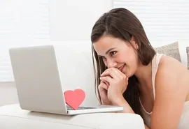 Mulher trai marido e faz sexo com IA; psicóloga alerta sobre os riscos